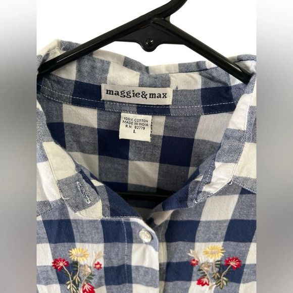 Blue and white checkered vintage floral button down shirt - Picture 2 of 4